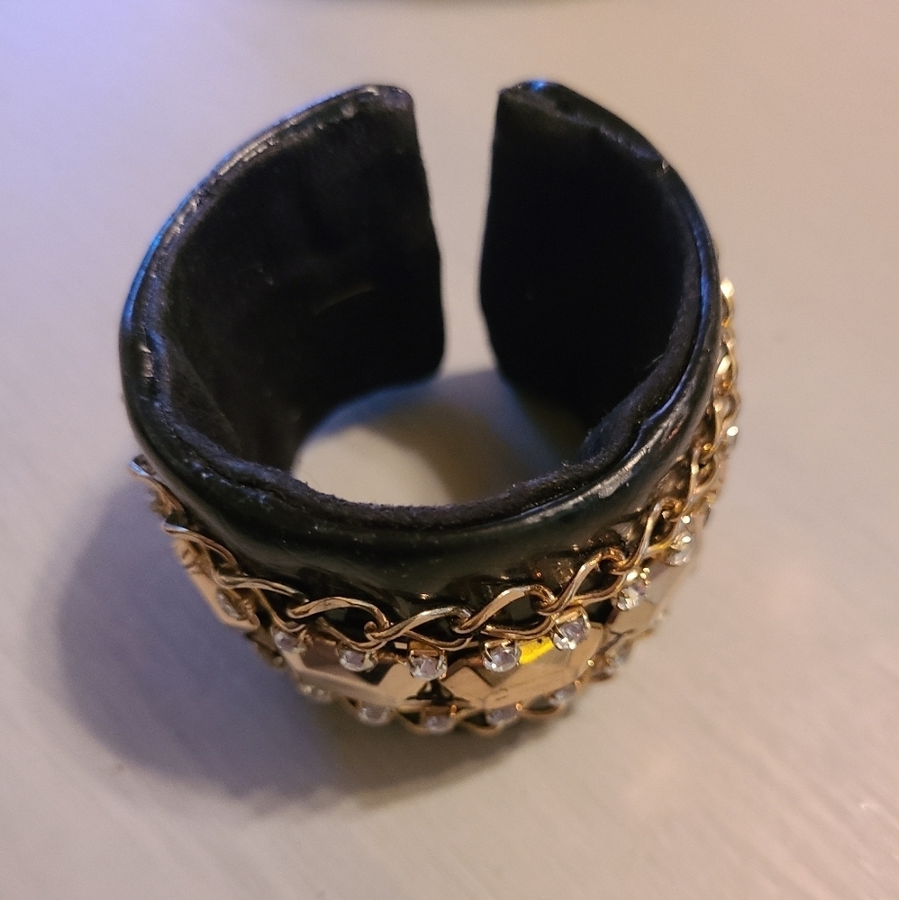Black leather cuff beacelet w gold jewels - Picture 2 of 4